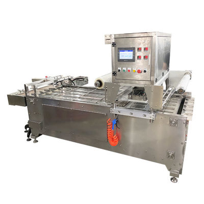 Sistema de controlo PLC Máquina de embalagem de bandejas de alimentos 25-45 bandejas/min Sealer de alta velocidade